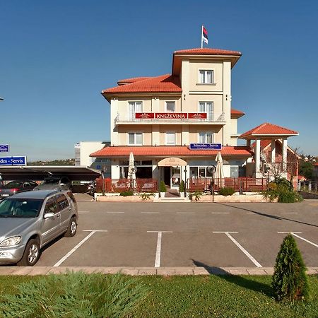 Hotel Knezevina 브래닉 외부 사진