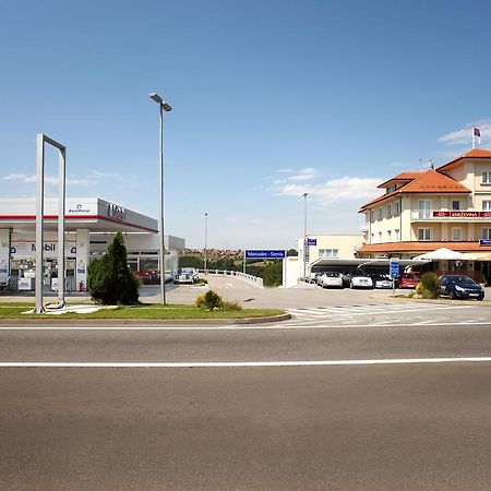 Hotel Knezevina 브래닉 외부 사진