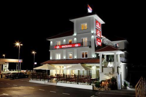 Hotel Knezevina 브래닉 외부 사진