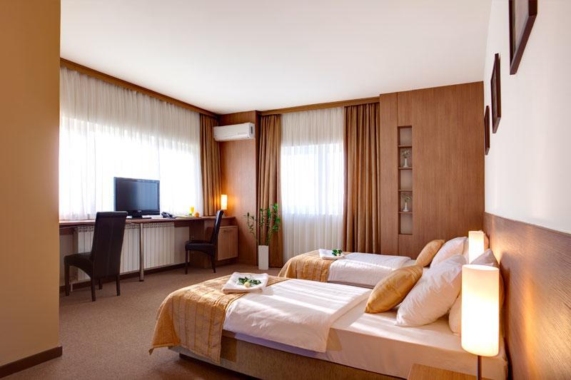 Hotel Knezevina 브래닉 외부 사진