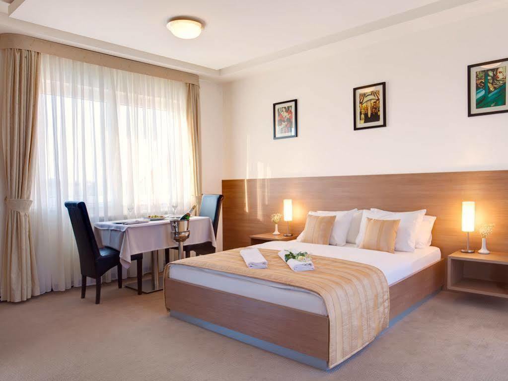 Hotel Knezevina 브래닉 외부 사진